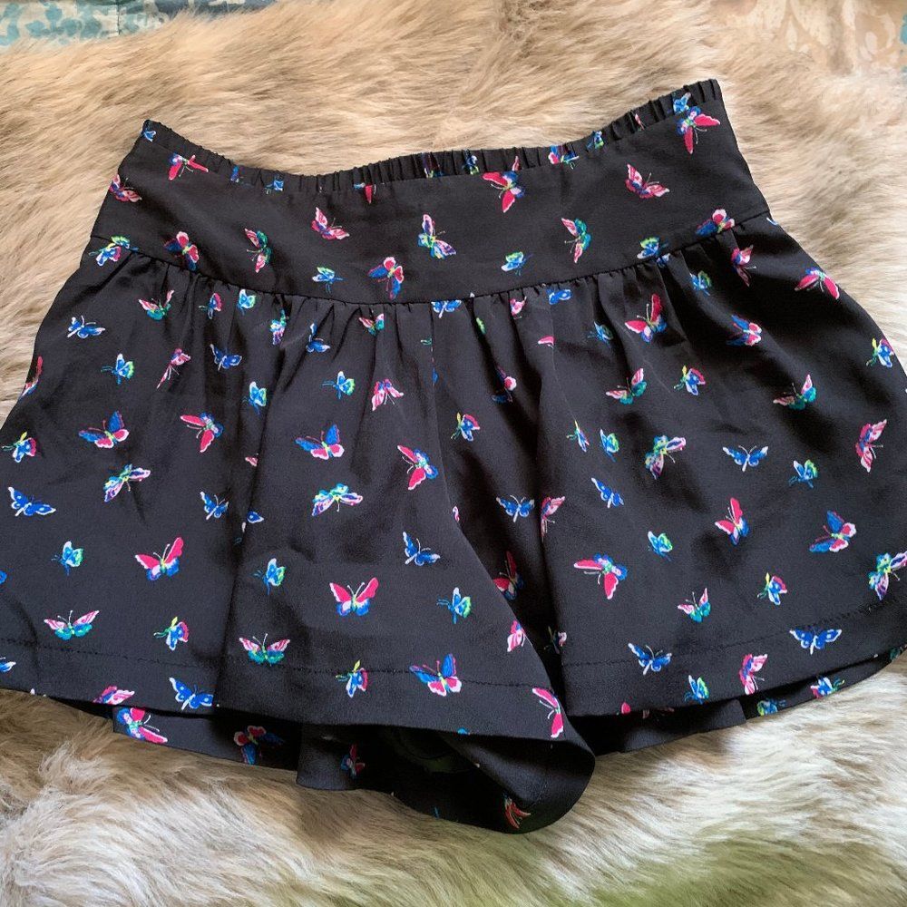 00 black butterfly printed shorts